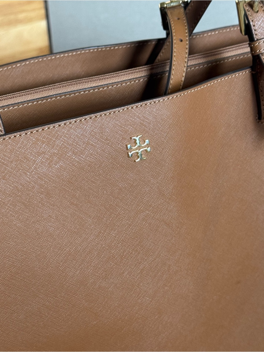 Excellent Condition Tory Burch Cognac Leather Saffiano Tote - Picture 6 of 13